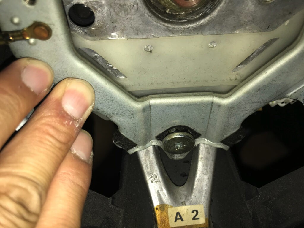 ER34ホーンスイッチ絶縁体破損