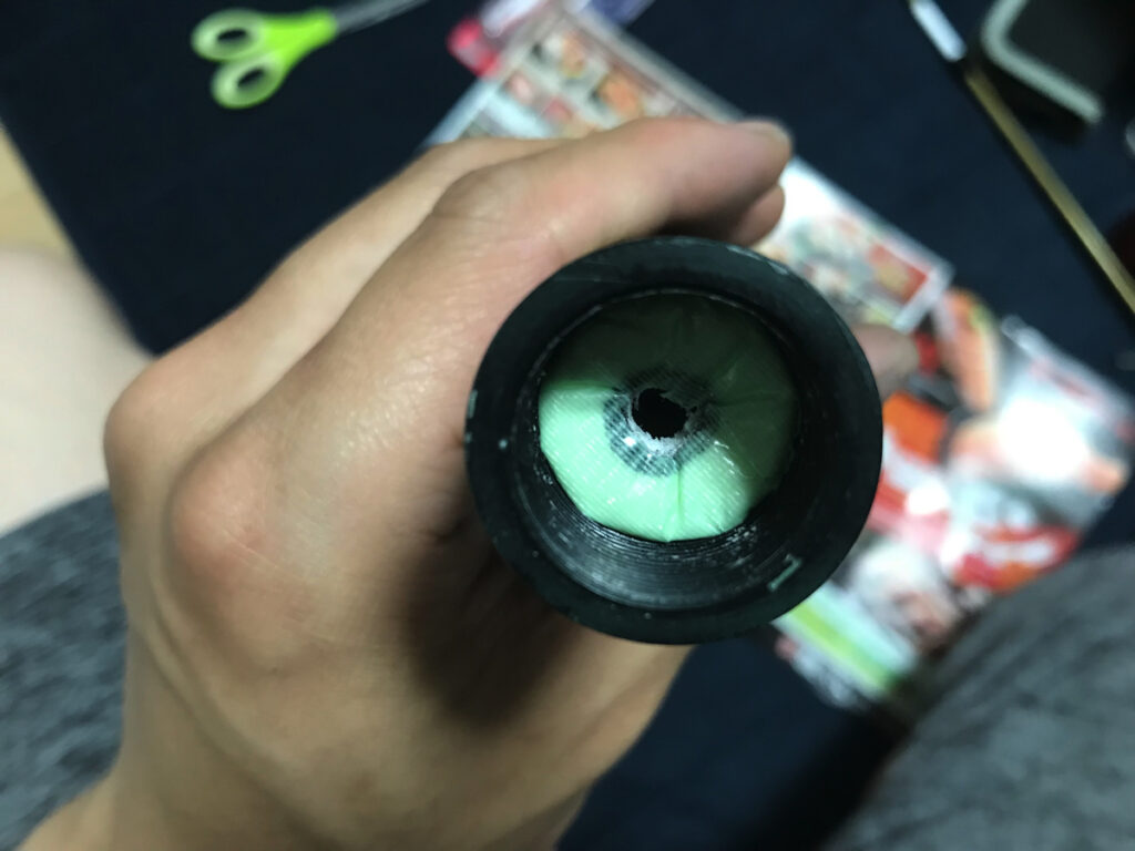 アウターバレルの中に入れる塞ぎです