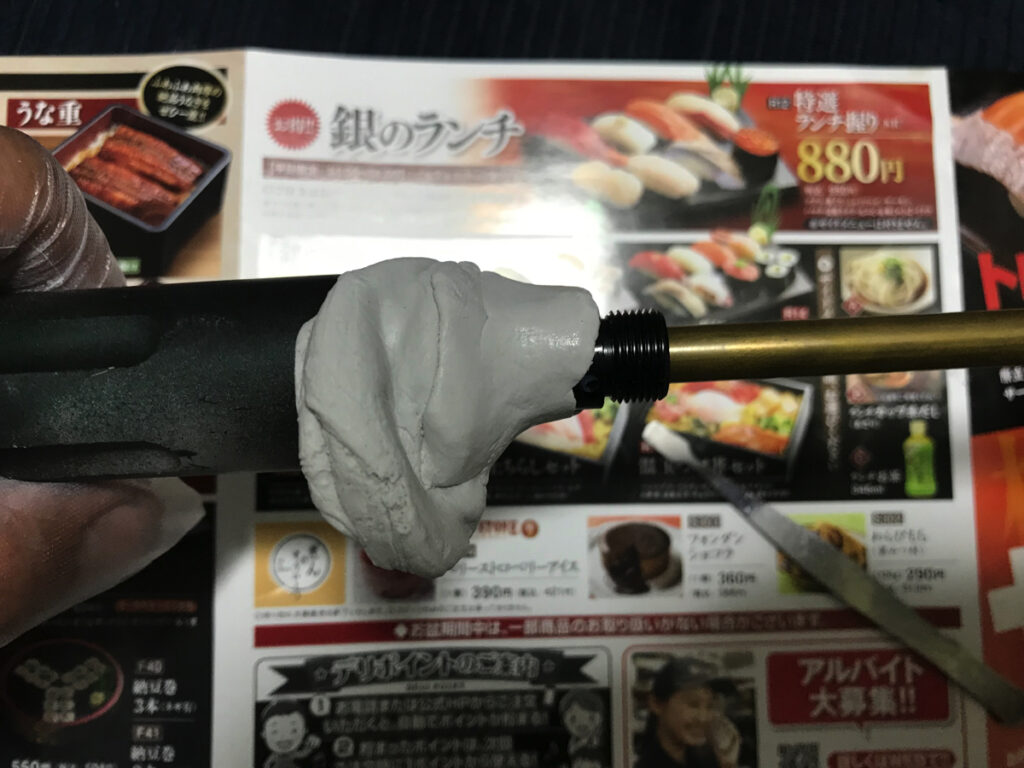 パテをさらに盛ります