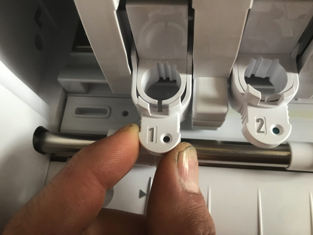 オートブレードを取り付けます。