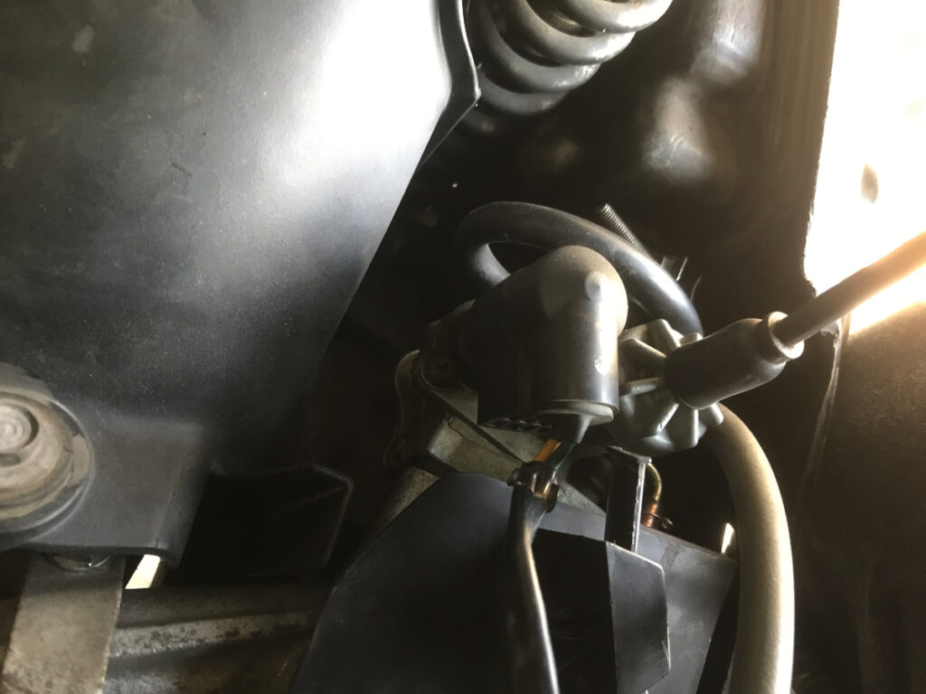 オートチョークを外します