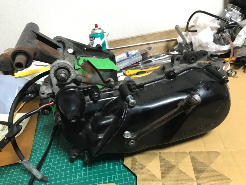 CVT側をバラしていきます