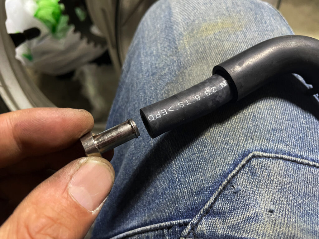 タービンウォーターホース塞ぎ